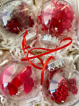 Load image into Gallery viewer, Dried Flower Christmas Baubles