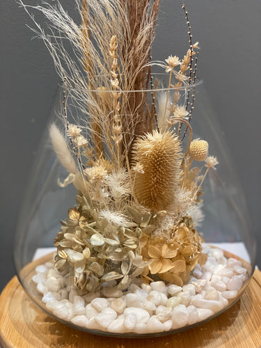 Dried flowers in neutral and white tones in a glass vase